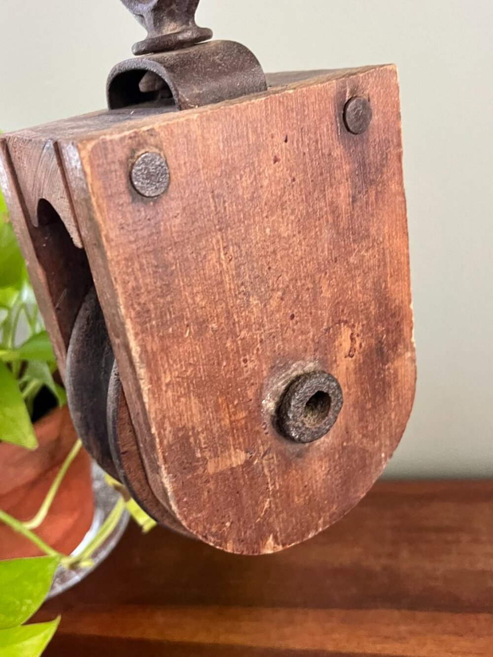Antique Wood Pulley Block With Original Leather Strap Iron Hook Farmhouse Indust - Picture 9 of 9